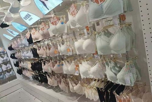 他去下沉市場賣內衣,靠3000家店年入20億