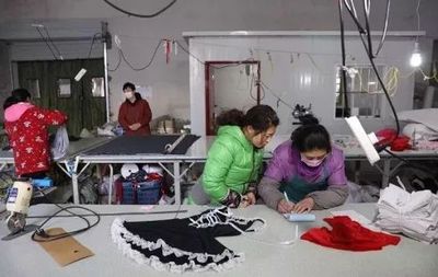 中國情趣內衣小鎮:靠農村大媽一年賺10億,承包全世界男人的高潮
